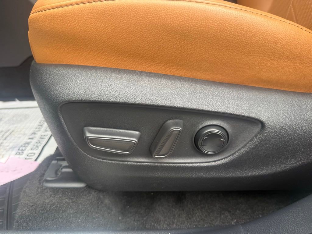 2025 Toyota Highlander Platinum