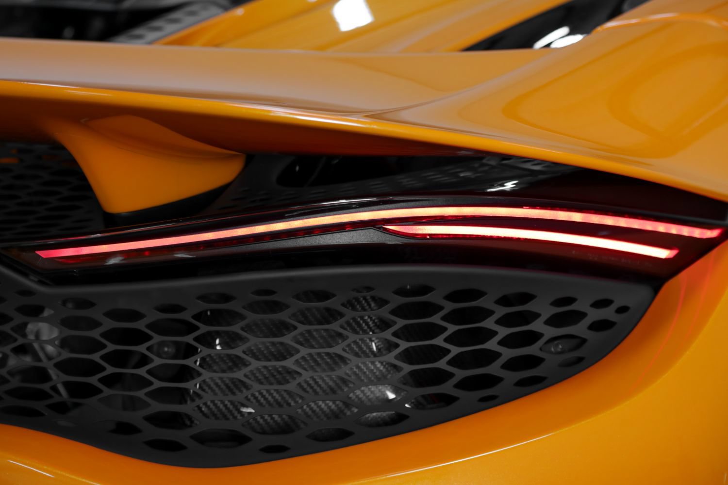 Used 2021 McLaren 765LT photo 25