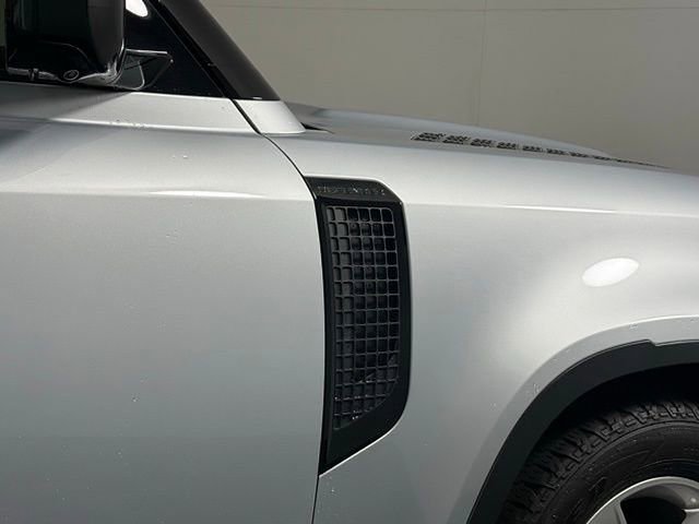 2022 Land Rover Defender 110 SE