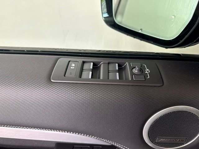 2025 Land Rover Discovery Dynamic SE