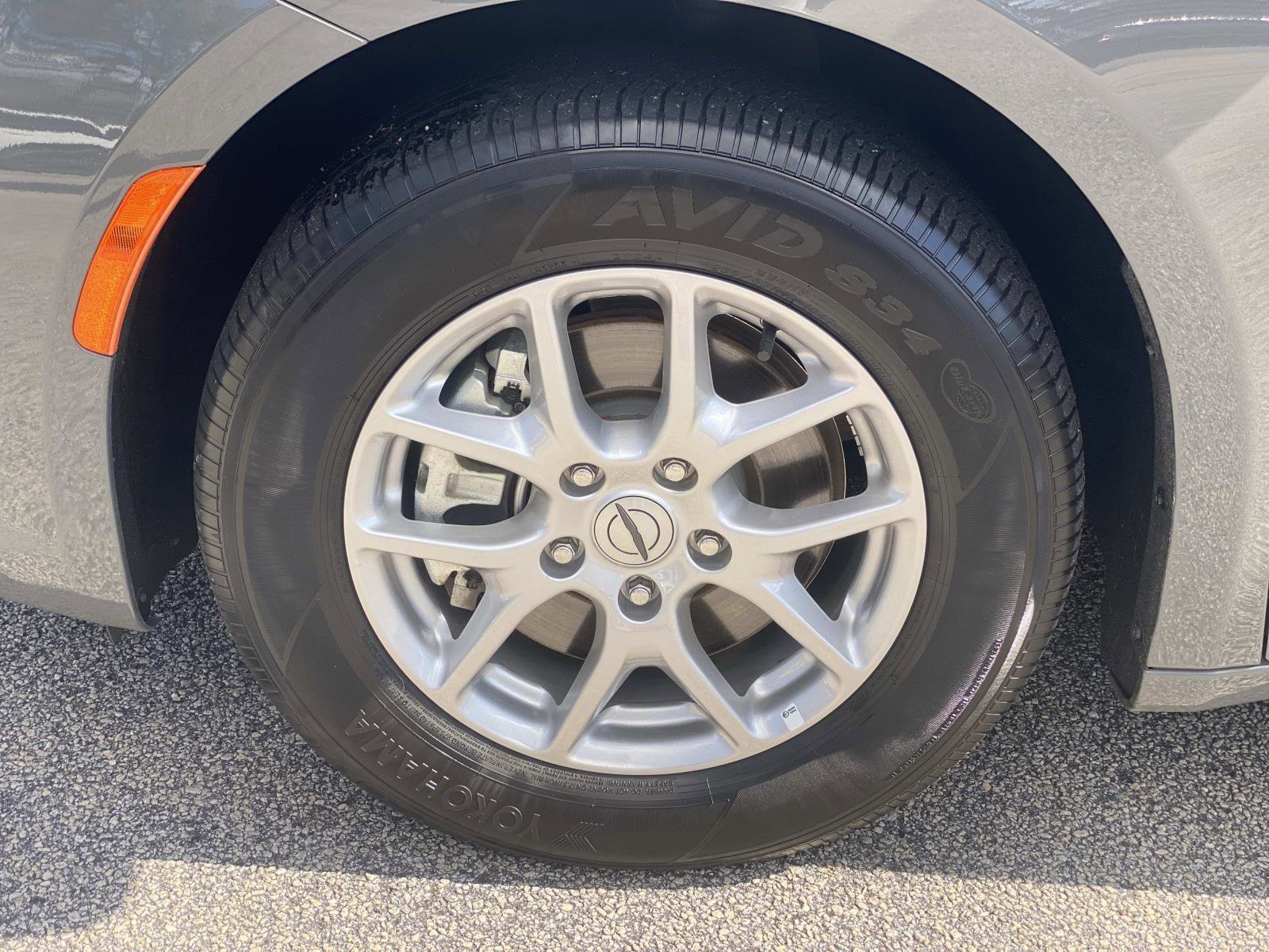 2025 Chrysler Pacifica Select