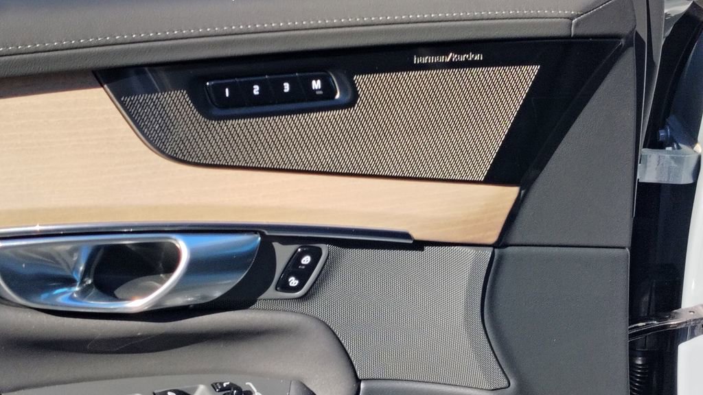 2026 Volvo Xc90 B6 Plus