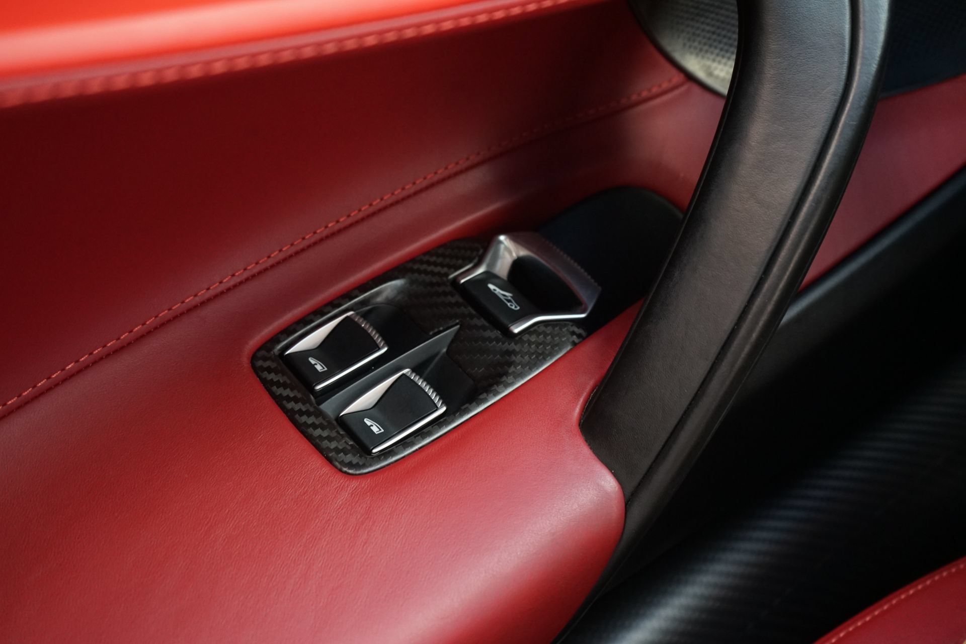Used 2018 McLaren 720S Performance photo 32