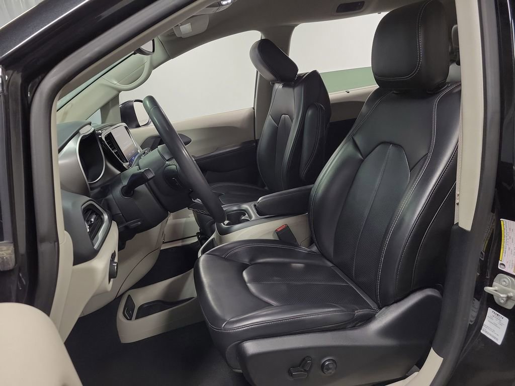 2023 Chrysler Pacifica Touring-L