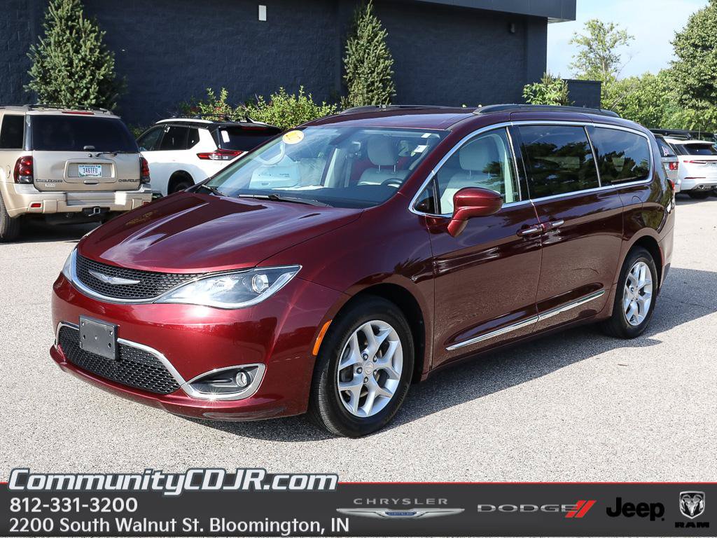 Used 2017 Chrysler Pacifica Touring-L w/ Tire & Wheel Group