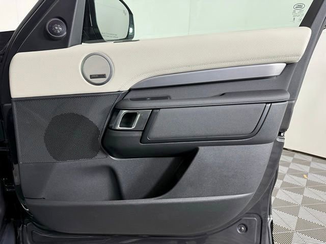 2025 Land Rover Discovery Dynamic SE