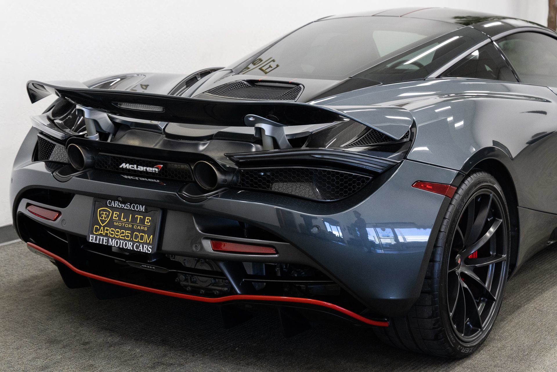 Used 2018 McLaren 720S Performance photo 29