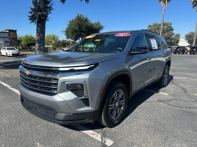 Used 2025 Chevrolet Traverse LT