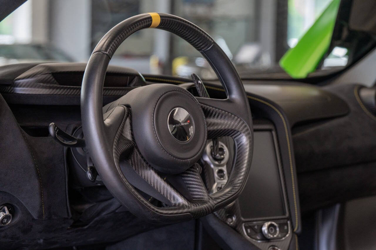 Used 2018 McLaren 720S Performance photo 39