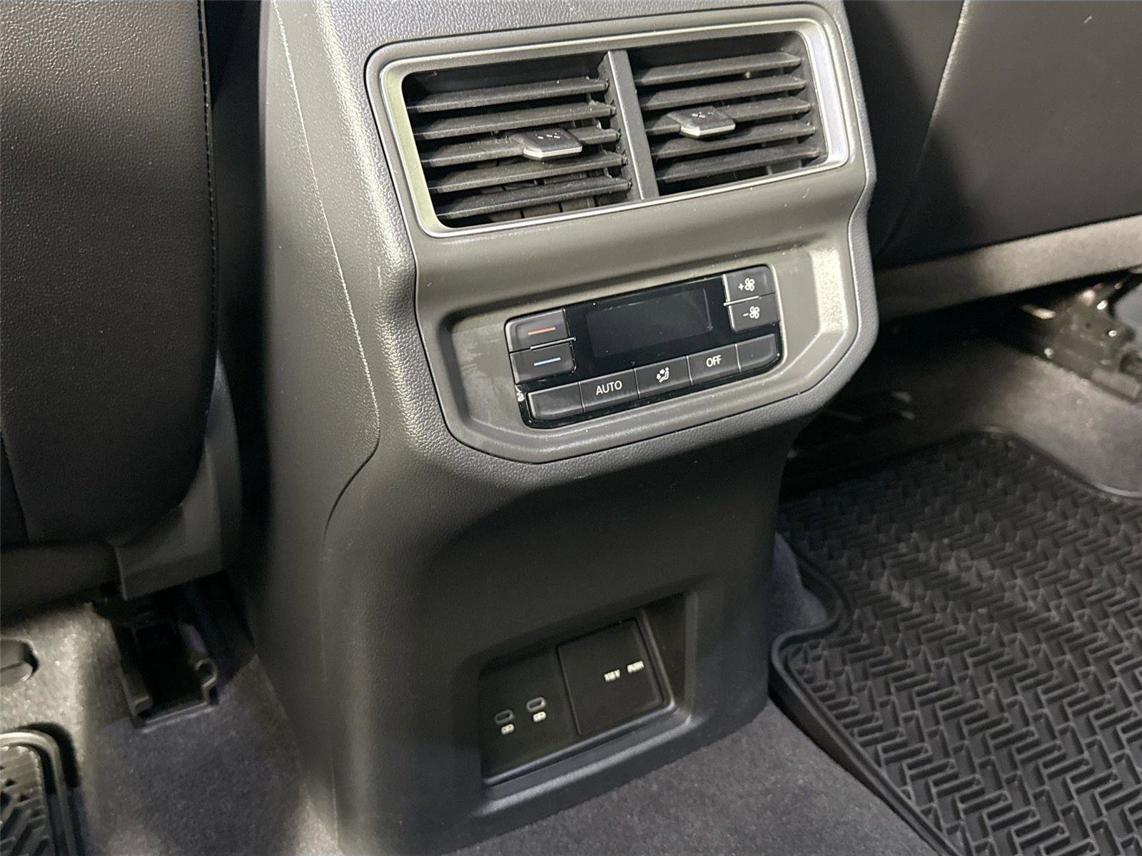 2024 Volkswagen Atlas SE