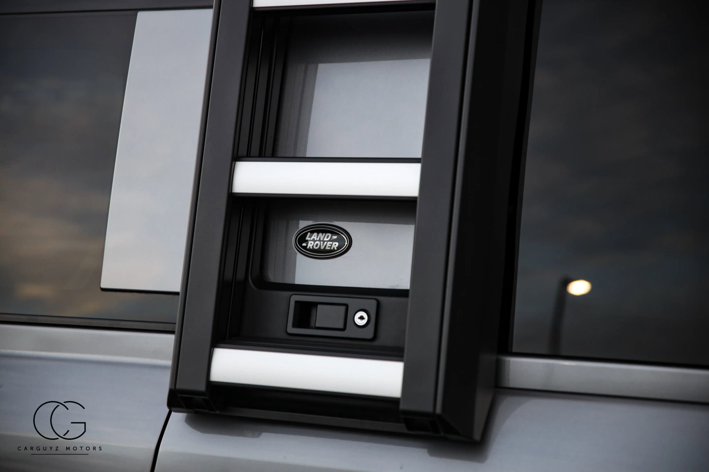 2022 Land Rover Defender 110 SE