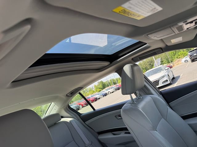 2015 Acura RLX w/ Technology Package