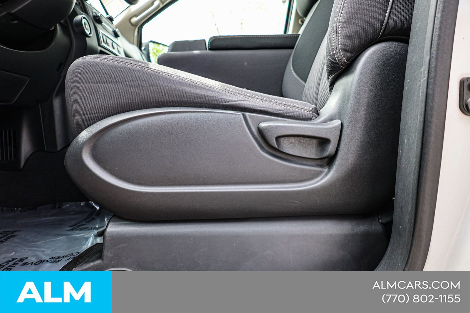 2023 Nissan Titan SV