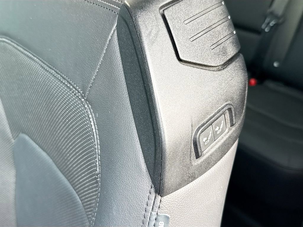 2023 Land Rover Defender 90 SE