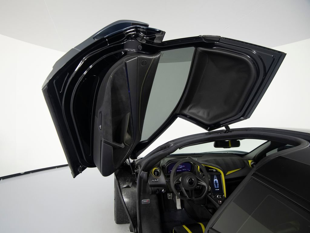 Used 2018 McLaren 720S Performance photo 10
