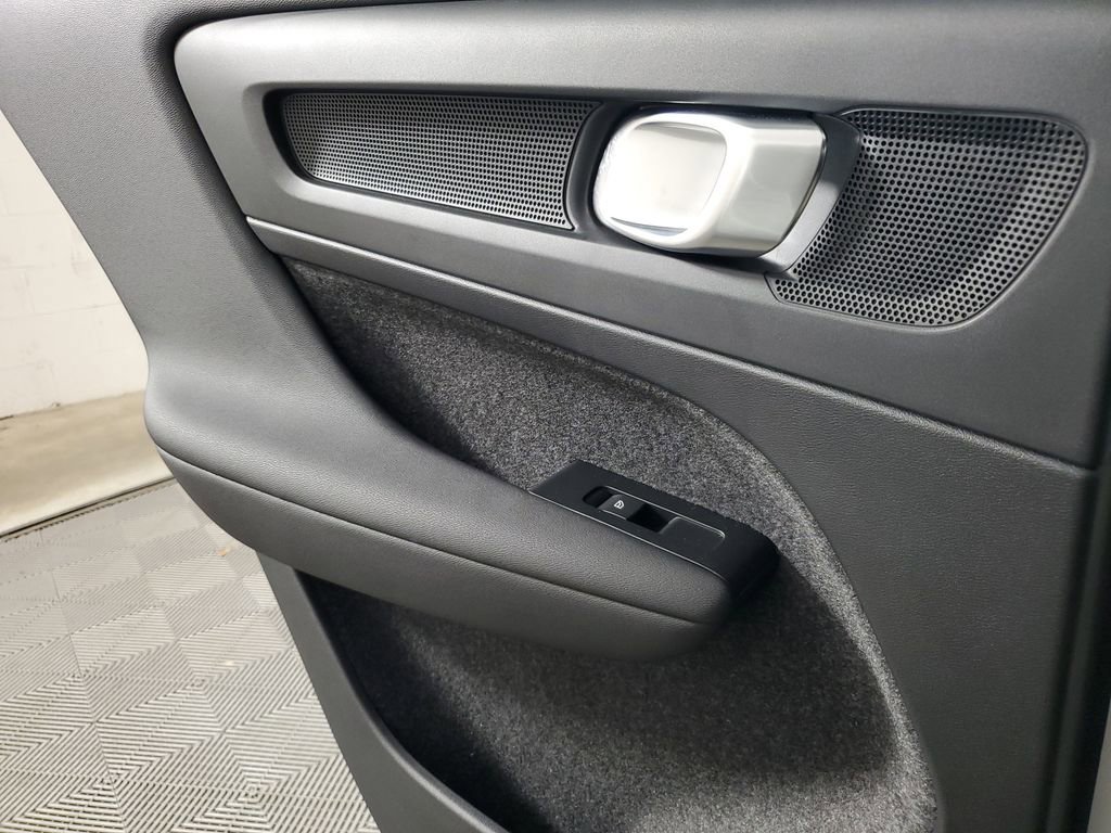 2026 Volvo Xc40 B5 Core