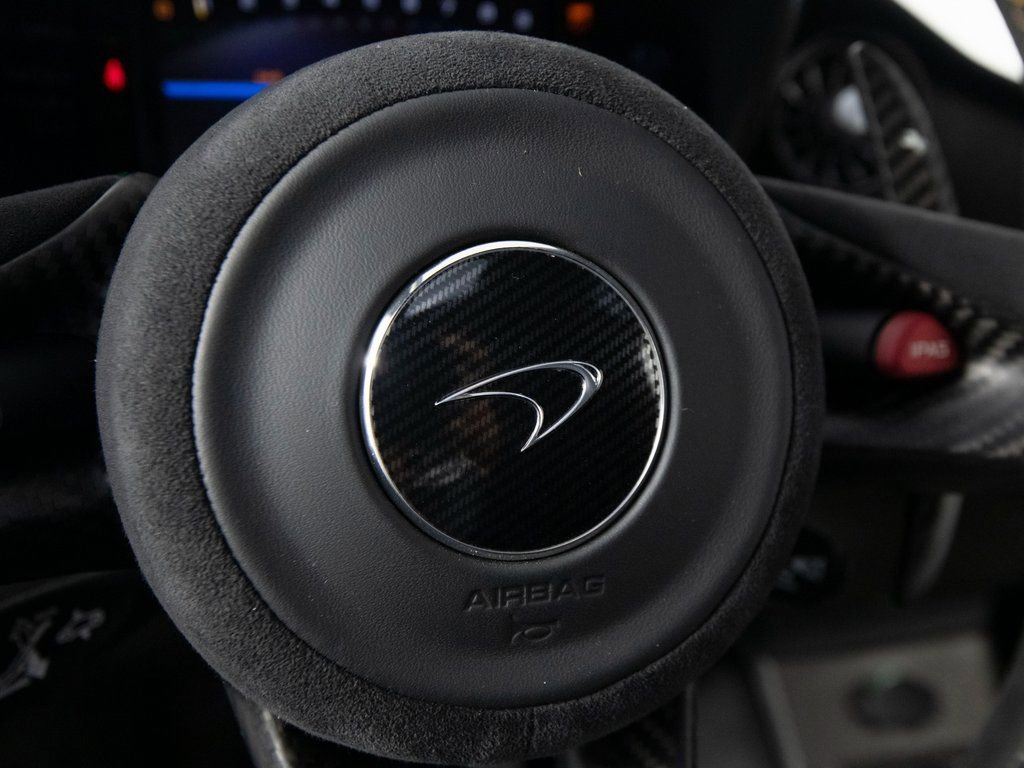 Used 2015 McLaren P1 photo 34