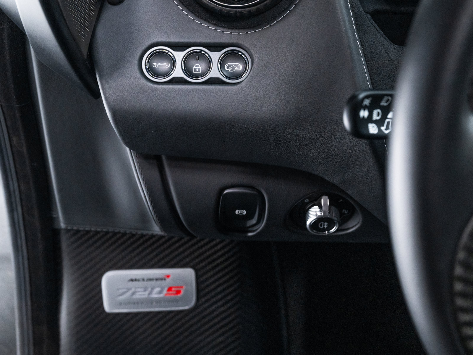 Used 2018 McLaren 720S Luxury photo 56