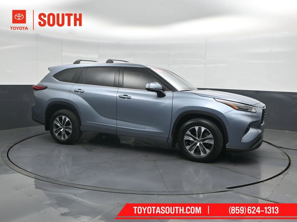 Used 2022 Toyota Highlander XLE
