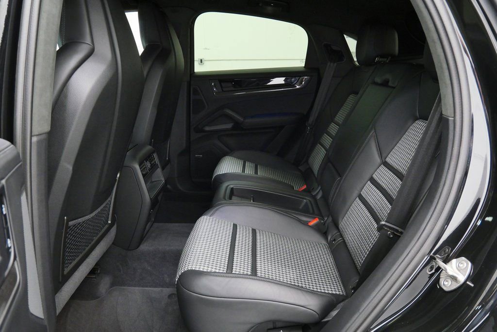 2025 Porsche Cayenne GTS