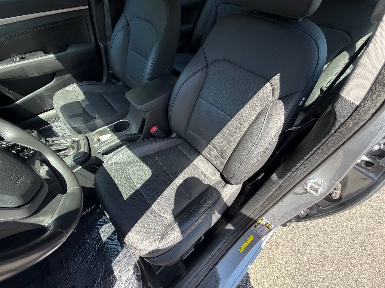 2017 Hyundai Elantra Limited - Photo 16