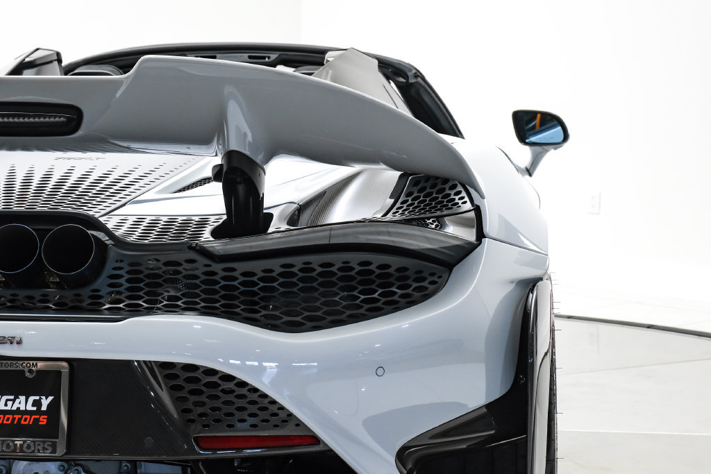 Used 2022 McLaren 765LT photo 32