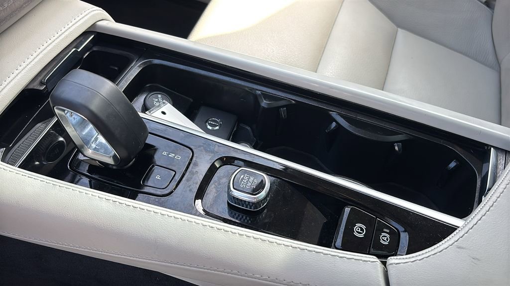 2023 Volvo Xc90 B6 Plus