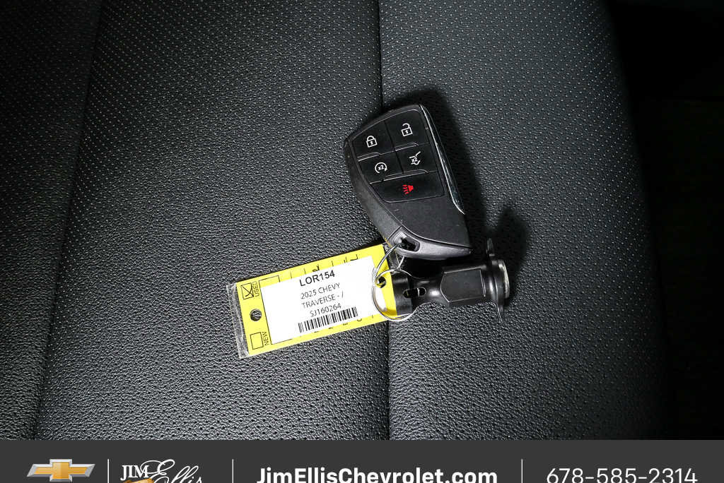 2025 Chevrolet Traverse LT