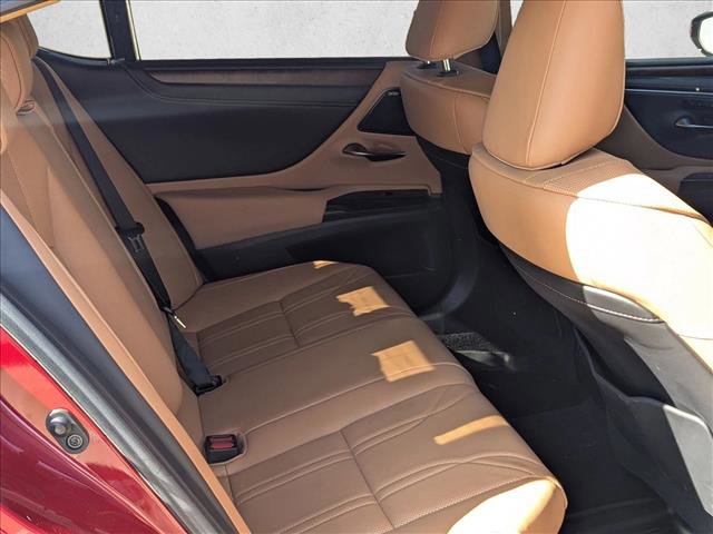 2023 Lexus ES 300h Ultra Luxury