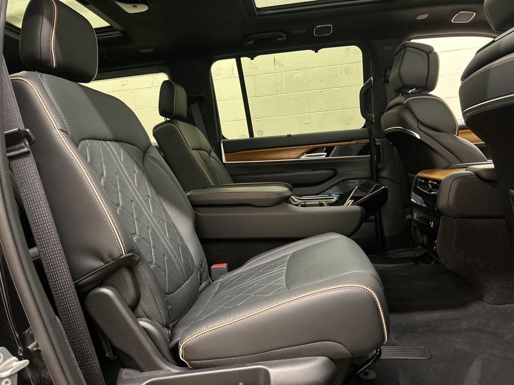 2025 Jeep Grand Wagoneer Series III