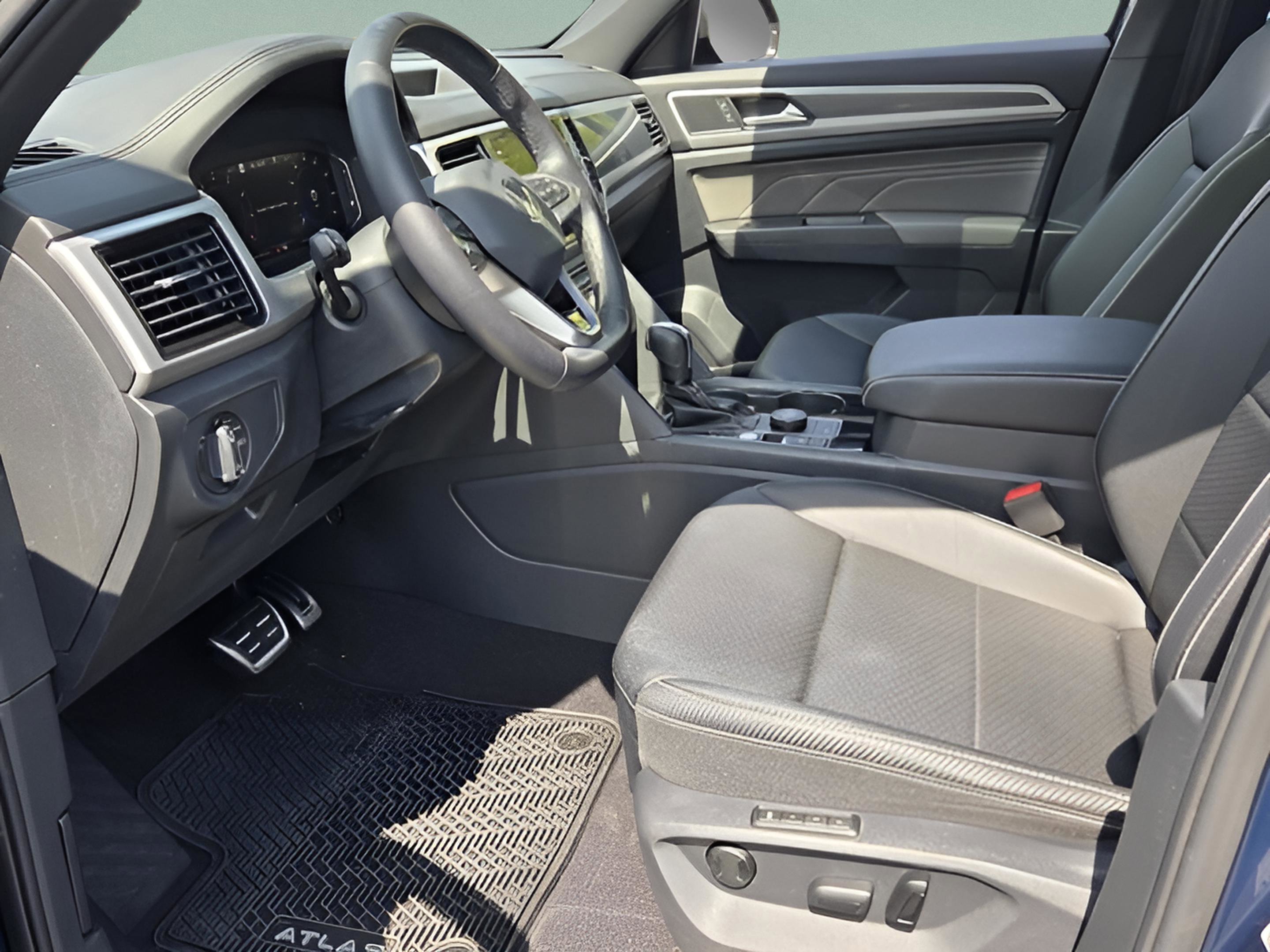 2023 Volkswagen Atlas Cross Sport SEL R-Line