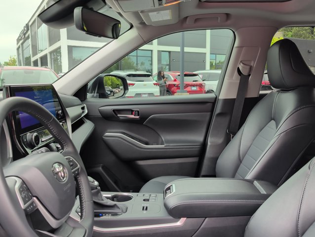 2025 Toyota Highlander XLE