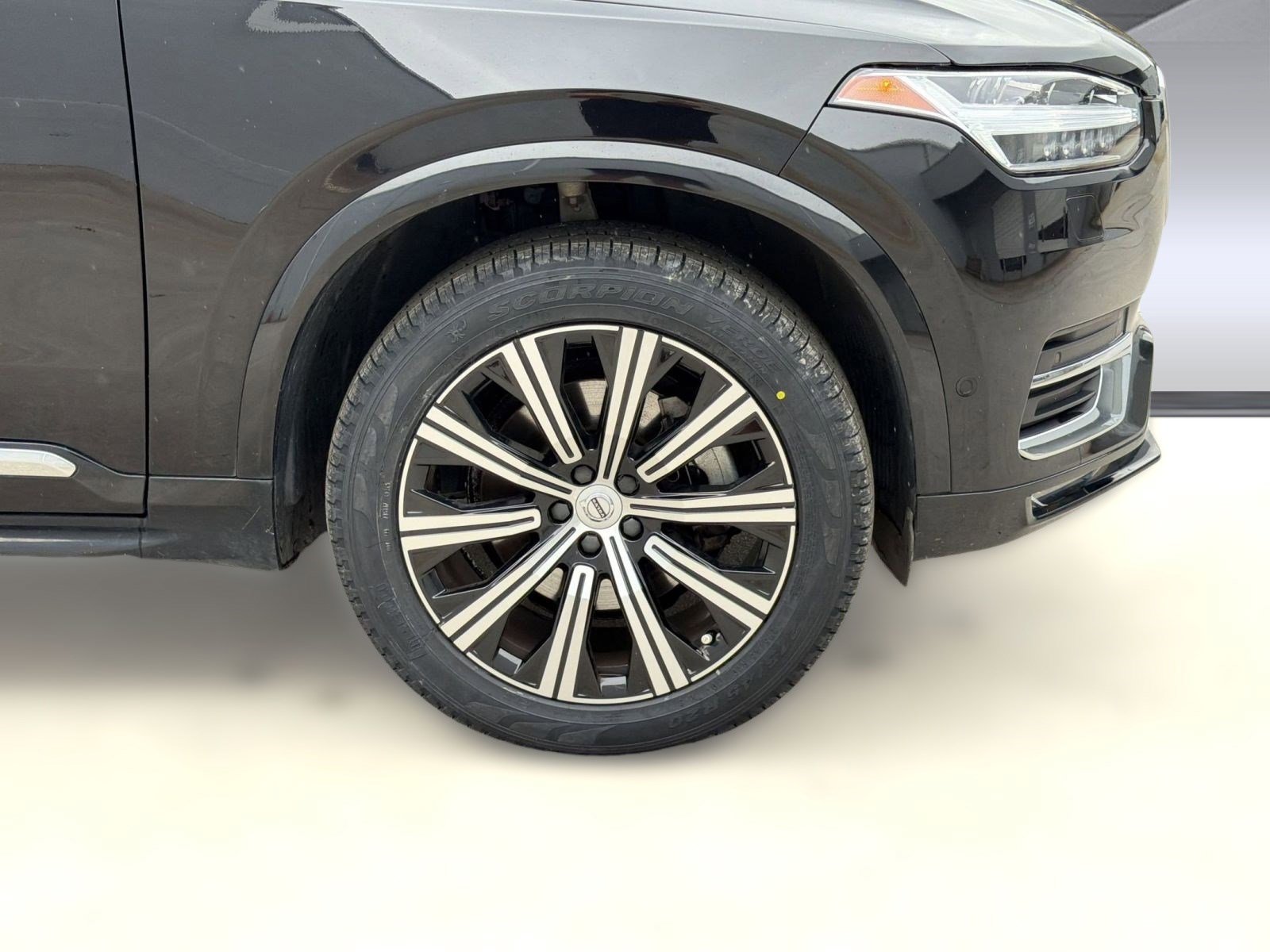 2023 Volvo Xc90 B6 Plus