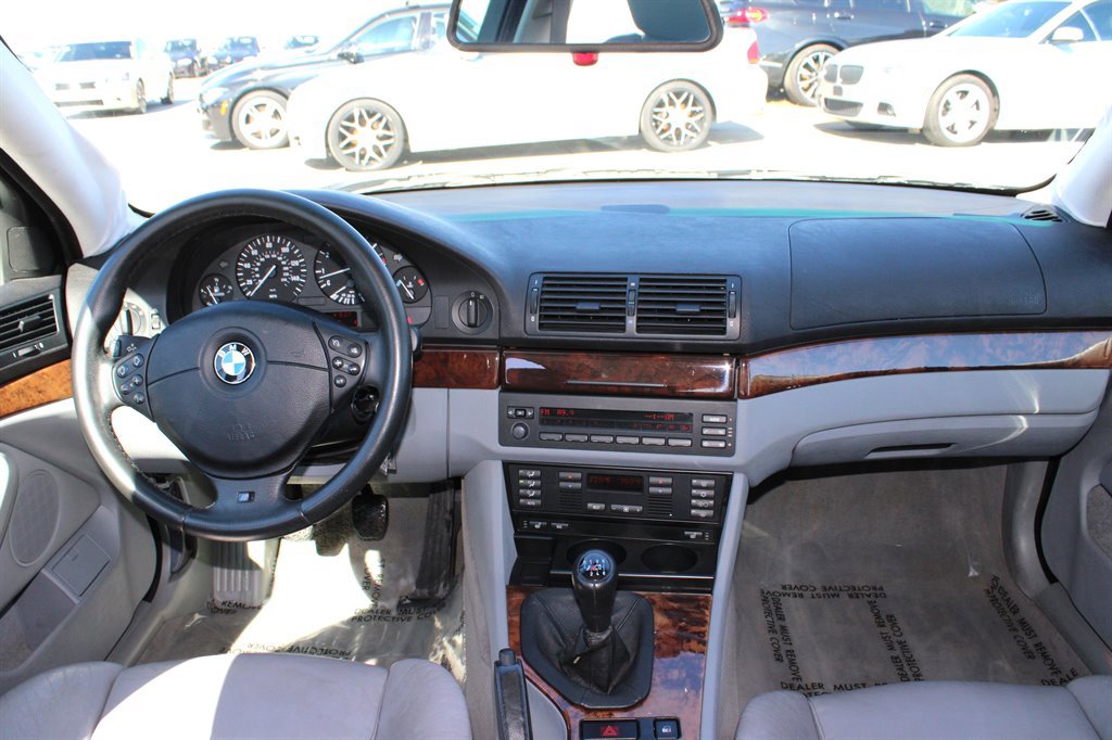 2000 BMW 540i Sedan