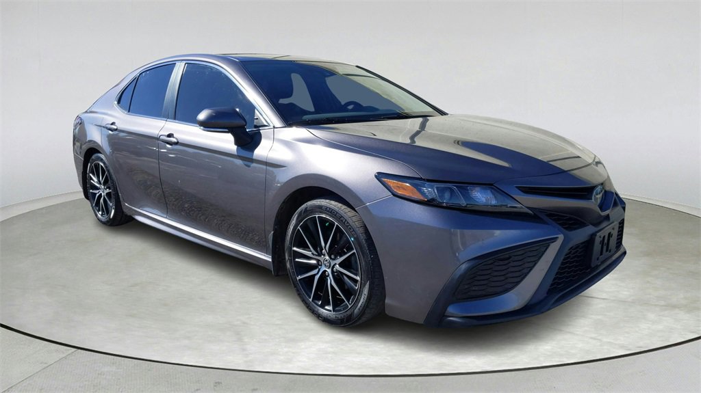 2022 Toyota Camry Hybrid SE