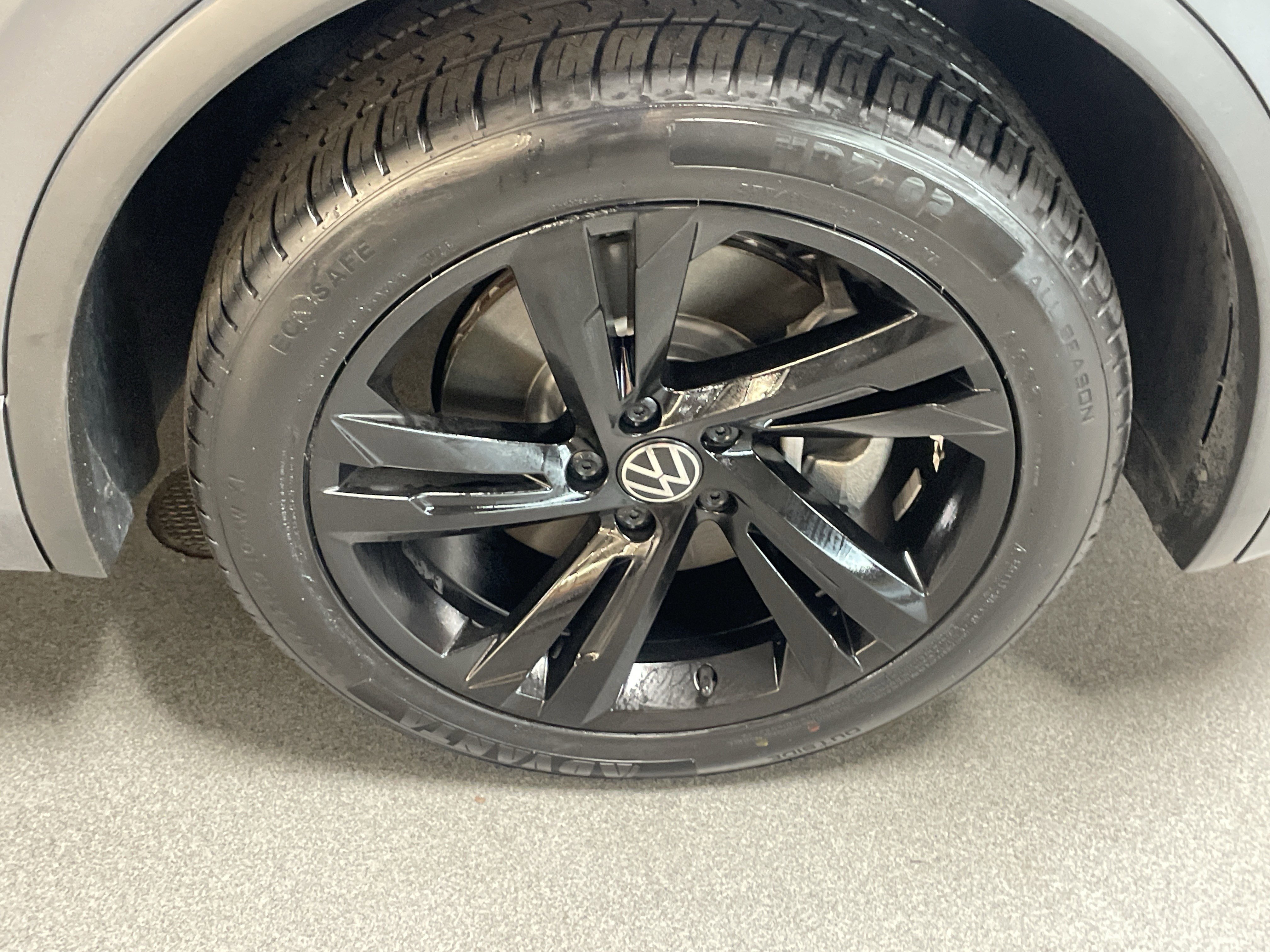 2023 Volkswagen Tiguan SE R-Line