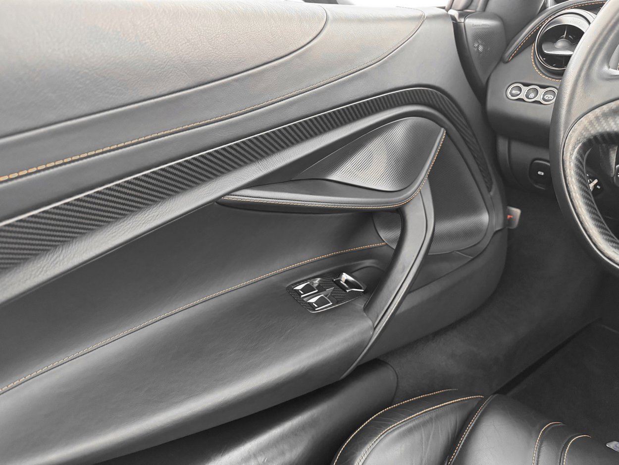 Used 2022 McLaren 765LT photo 14