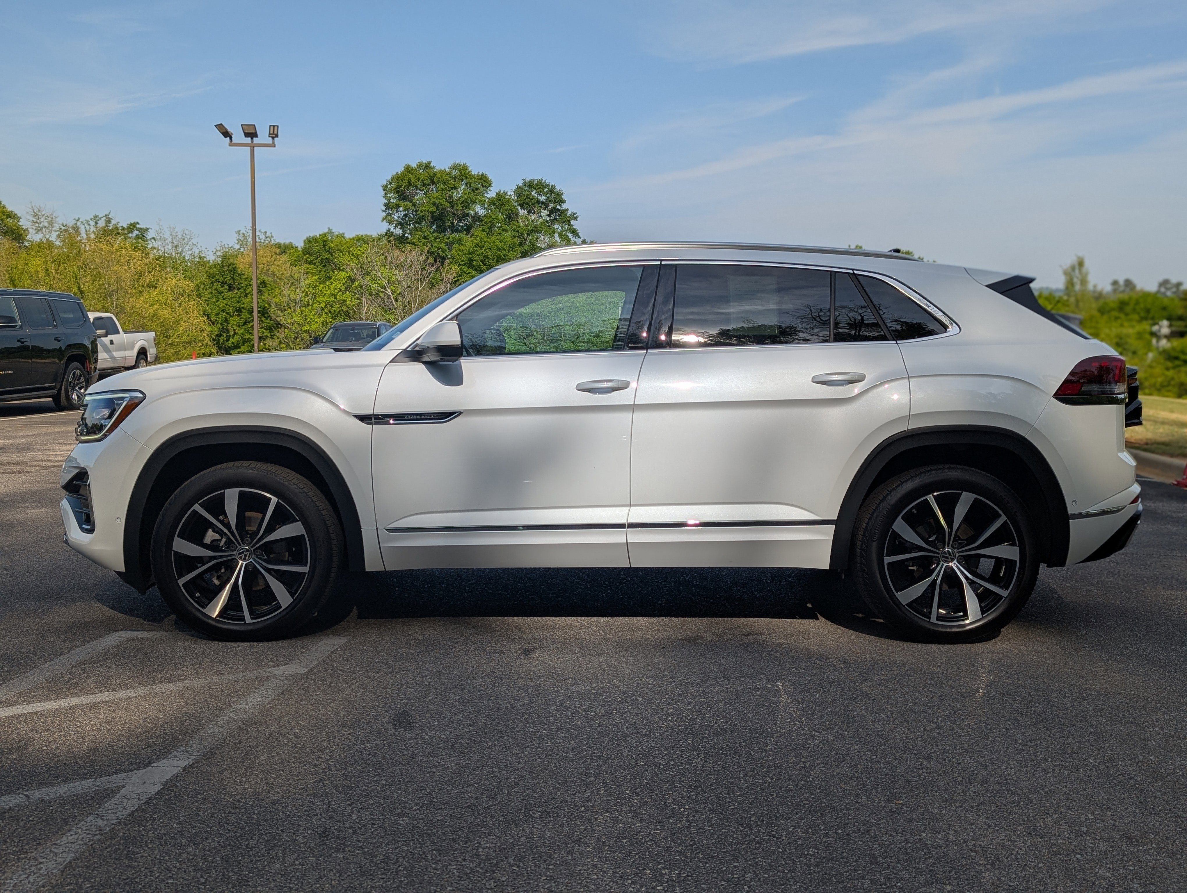 2024 Volkswagen Atlas Cross Sport SEL Premium R-Line
