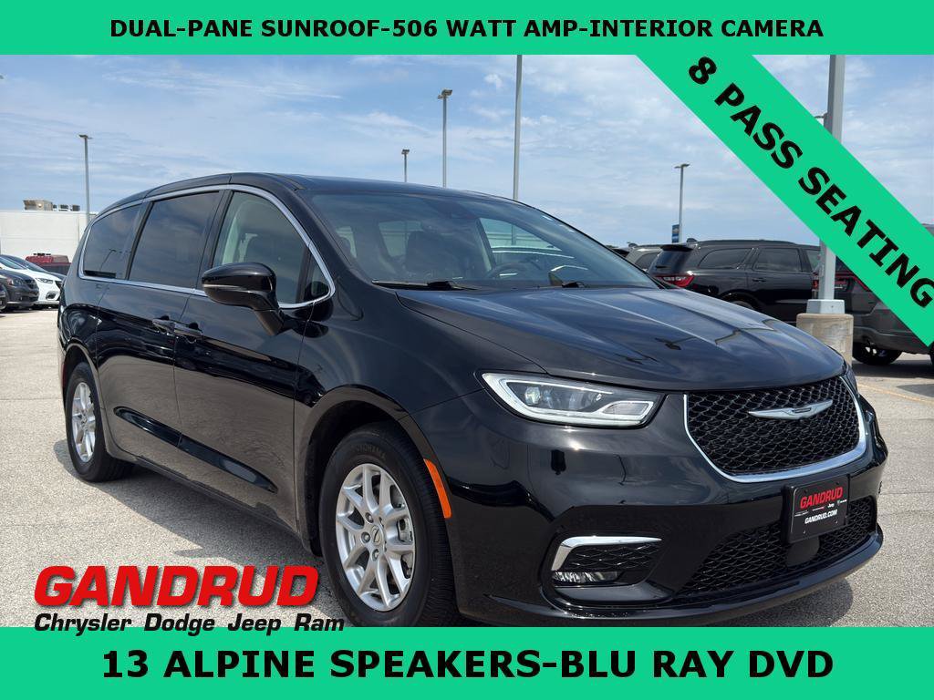 Used 2024 Chrysler Pacifica Touring-L w/ Uconnect Theater Family Group