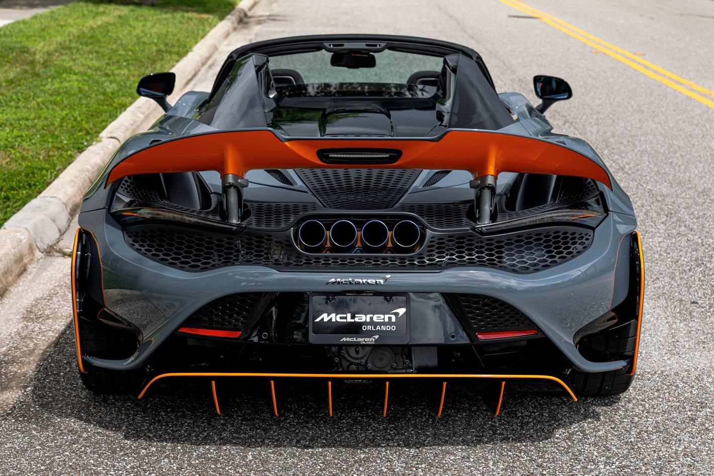 Used 2022 McLaren 765LT photo 14