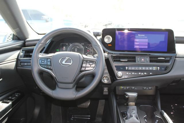 2025 Lexus ES 300h