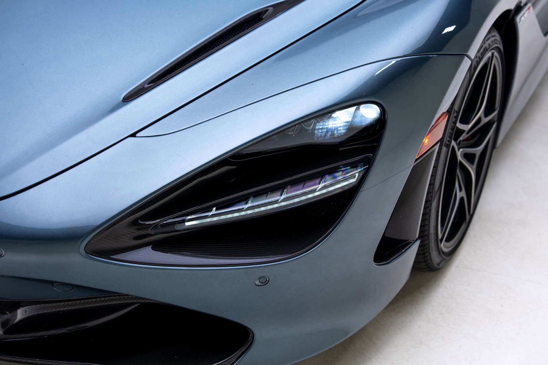 Used 2018 McLaren 720S Luxury photo 11