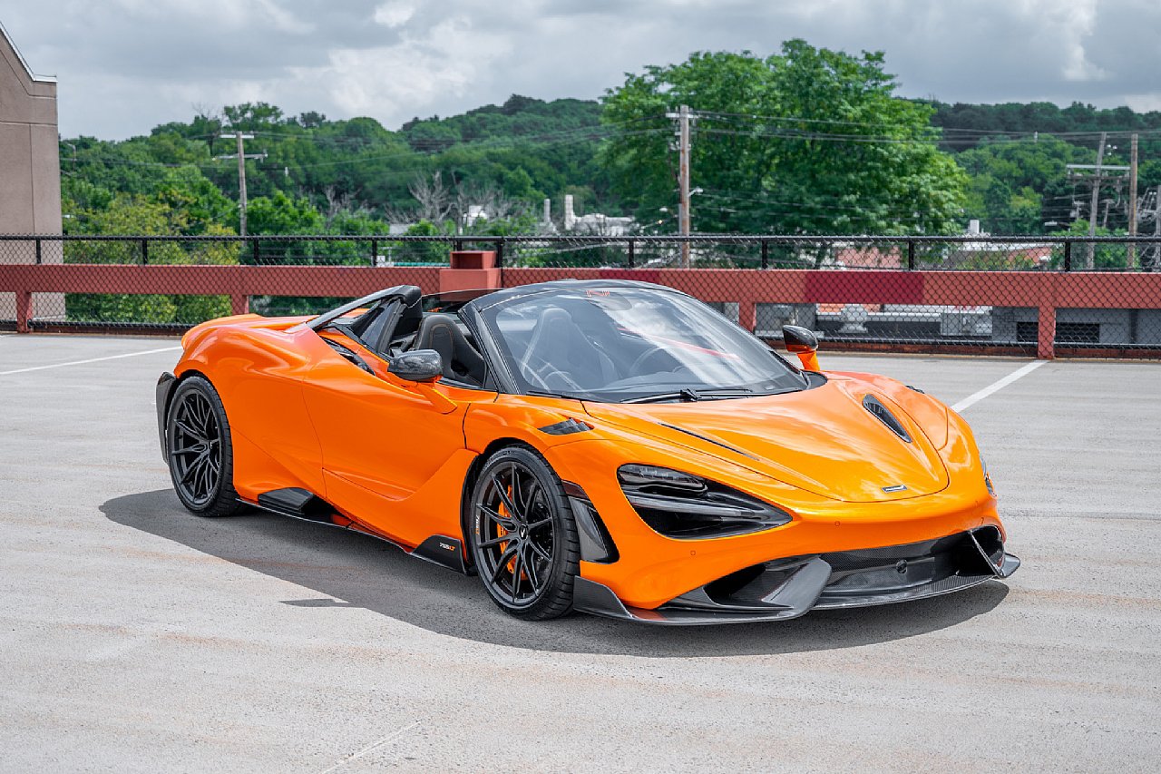 Used 2022 McLaren 765LT photo 10