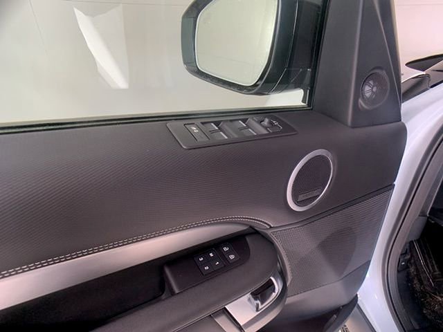 2025 Land Rover Discovery Dynamic SE