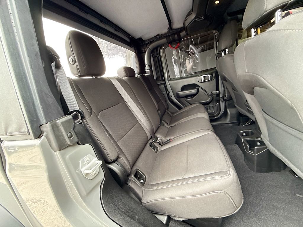 2022 Jeep Gladiator Sport