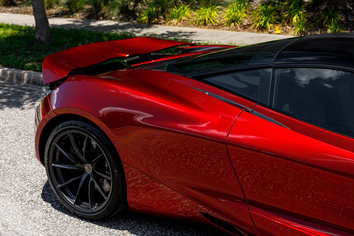 Used 2018 McLaren 720S Luxury photo 12