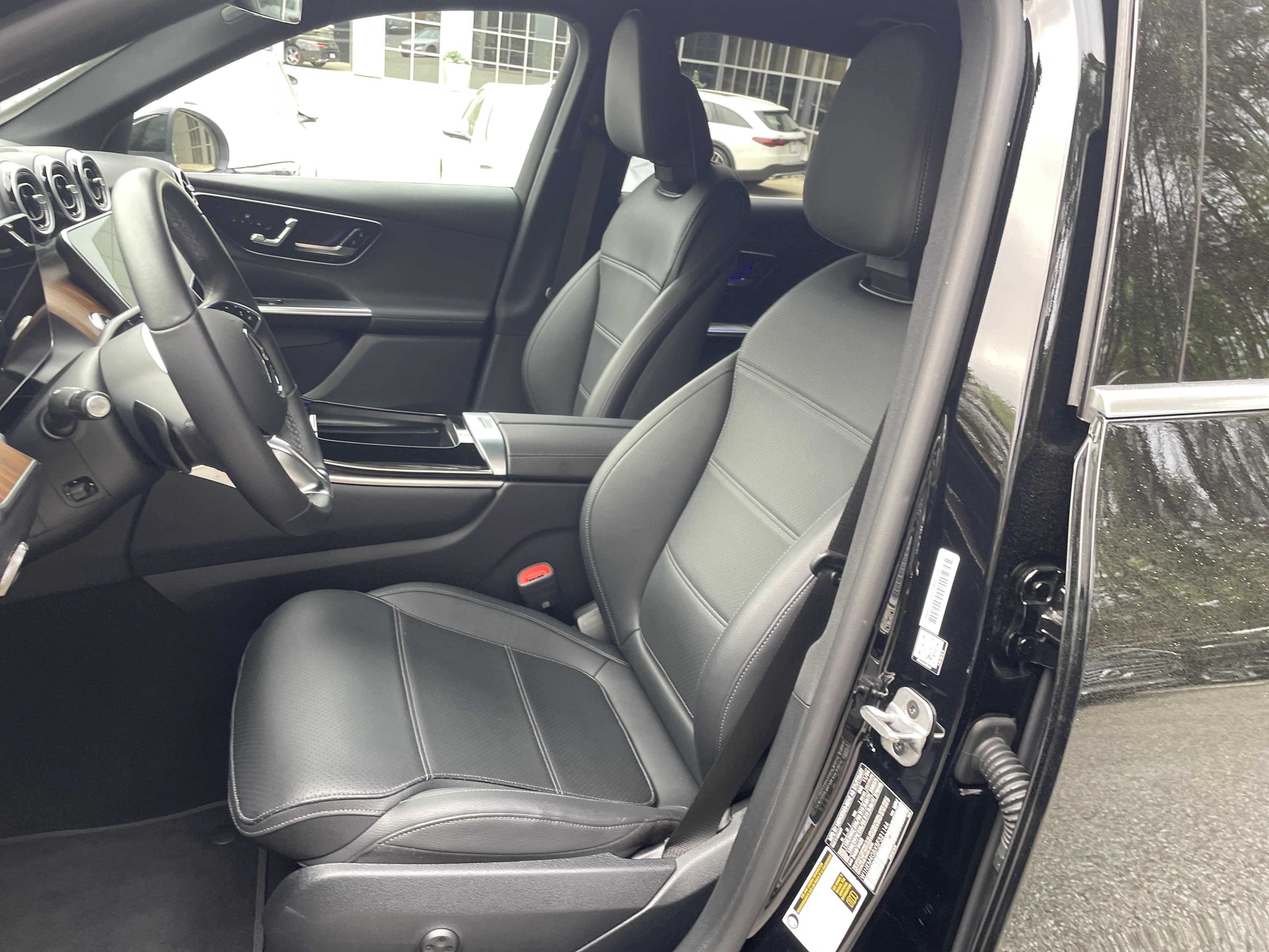 2025 Mercedes-Benz GLC 300