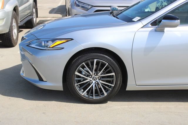2025 Lexus ES 300h