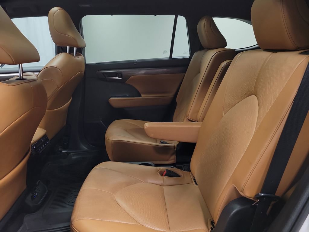2023 Toyota Highlander Platinum