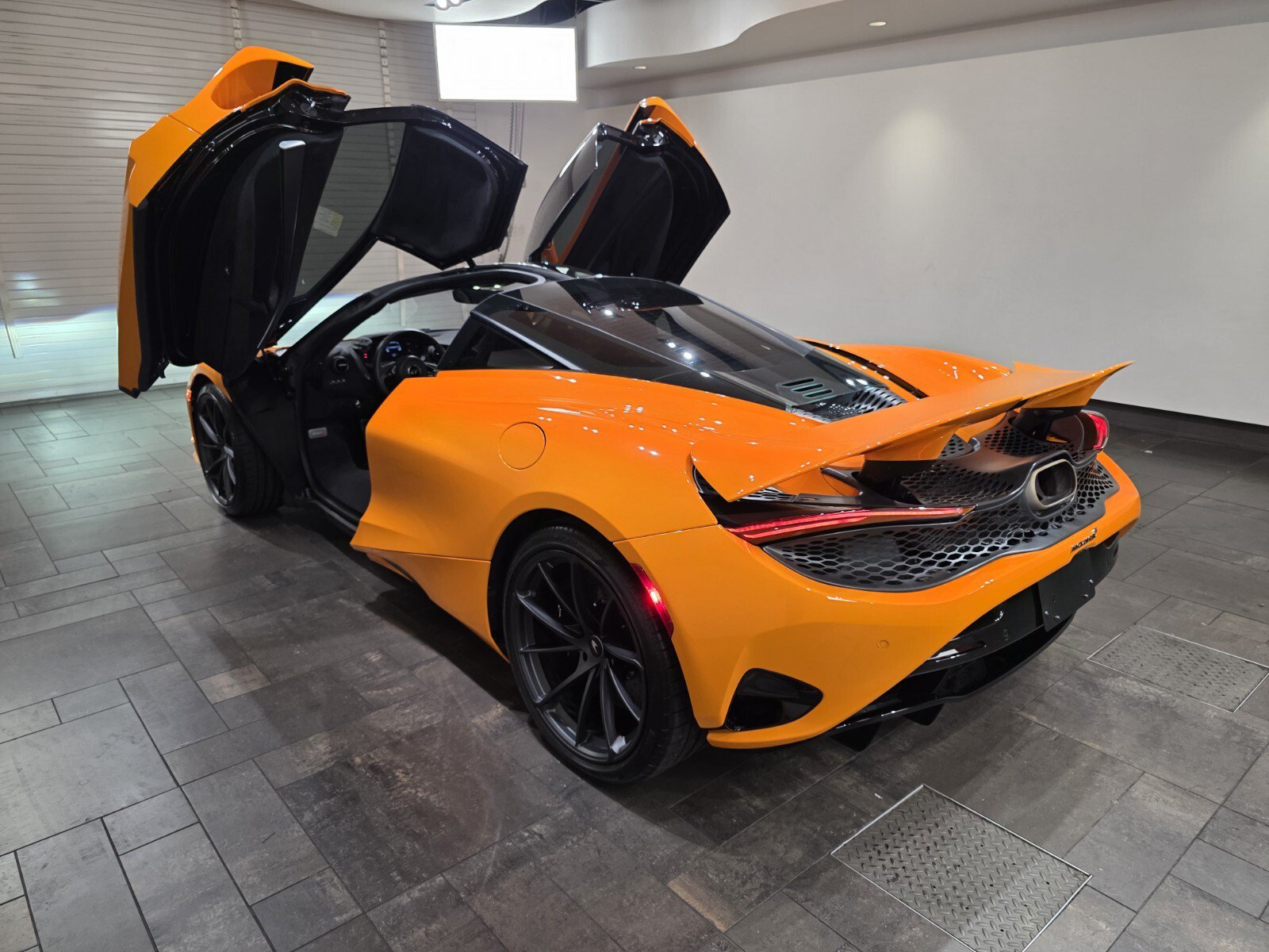 Used 2024 McLaren 750S photo 25